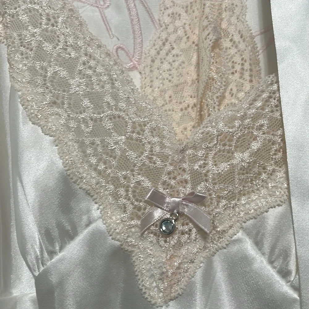 NWOT Linea Donatella Mrs. Embroidered Wrap Robe and Chemise Nightgown Set